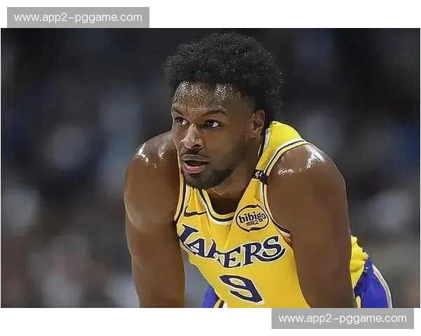 湖人布朗尼末节命中三分获全场欢呼 年轻球员在垃圾时间得到锻炼 湖人布朗尼末节命中三分获全场欢呼 年轻球员在垃圾时间得到锻炼